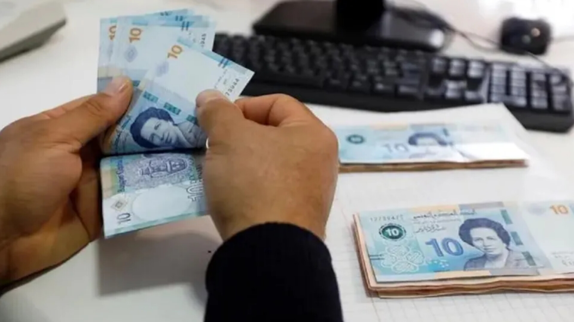 تونس: زيادة بـ13% في الأوراق والقطع النقدية المتداولة 1 InShot 20250524 211507226