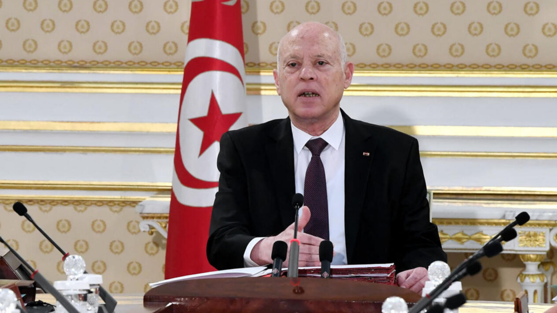 وضع طارئ يمس آلاف التونسيين يدفع الرئيس قيس سعيد لعقد اجتماع عاجل واتخاذ قرار فوري 1 InShot 20250529 132546354